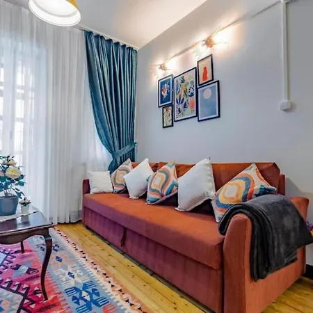 Lägenhet 4-story Gem In Cihangir - 5 Bedroom & Cute Rooftop Istanbul