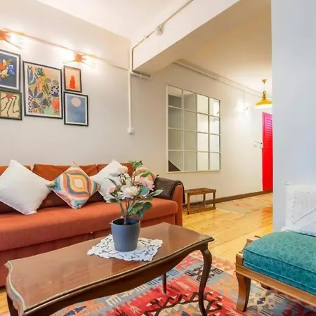 4-story Gem In Cihangir - 5 Bedroom & Cute Rooftop Lägenhet
