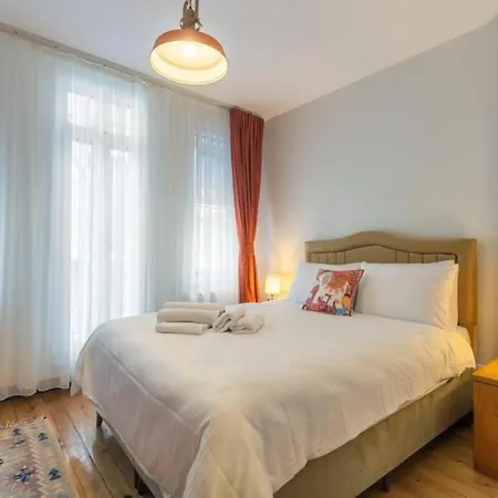 Lägenhet 4-story Gem In Cihangir - 5 Bedroom & Cute Rooftop *