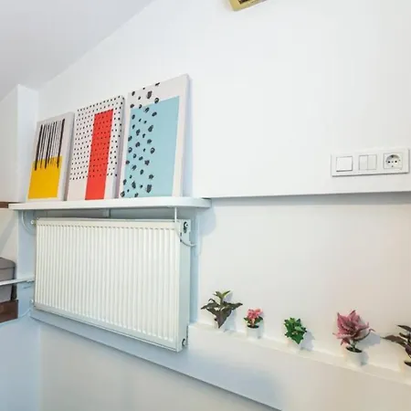 4-story Gem In Cihangir - 5 Bedroom & Cute Rooftop Lägenhet