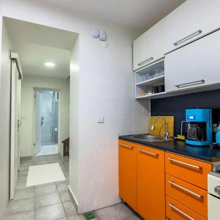 4-story Gem In Cihangir - 5 Bedroom & Cute Rooftop Lägenhet