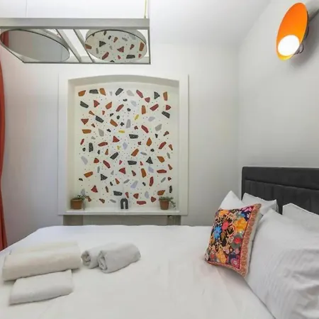 Lägenhet 4-story Gem In Cihangir - 5 Bedroom & Cute Rooftop Istanbul