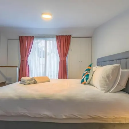 4-story Gem In Cihangir - 5 Bedroom & Cute Rooftop *