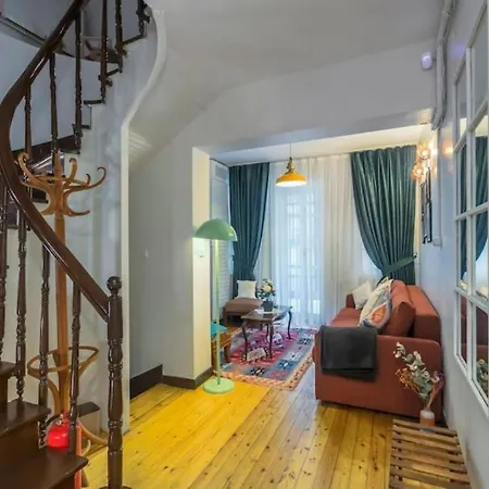 Lägenhet 4-story Gem In Cihangir - 5 Bedroom & Cute Rooftop *