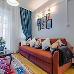 Lejlighed 4-story Gem In Cihangir - 5 Bedroom & Cute Rooftop Istanbul