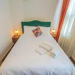 Lejlighed 4-story Gem In Cihangir - 5 Bedroom & Cute Rooftop Istanbul