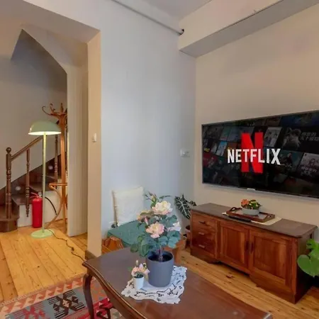 Apartament 4-story Gem In Cihangir - 5 Bedroom & Cute Rooftop Stambuł