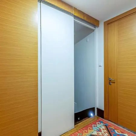 4-story Gem In Cihangir - 5 Bedroom & Cute Rooftop Apartmán