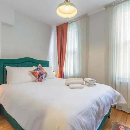 4-story Gem In Cihangir - 5 Bedroom & Cute Rooftop Apartament *