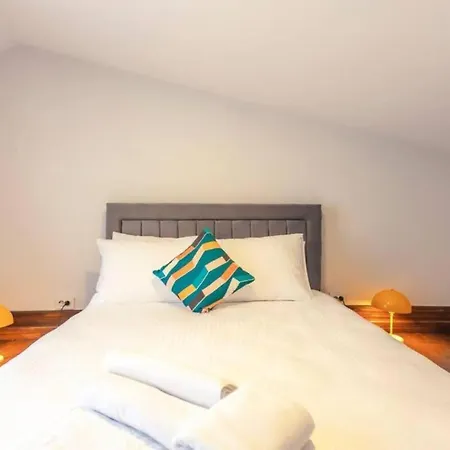 4-story Gem In Cihangir - 5 Bedroom & Cute Rooftop *