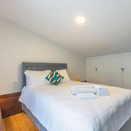 4-story Gem In Cihangir - 5 Bedroom & Cute Rooftop Apartament Stambuł