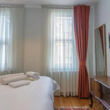 4-story Gem In Cihangir - 5 Bedroom & Cute Rooftop Appartamento Provincia di Istanbul