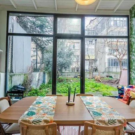 Apartament 4-story Gem In Cihangir - 5 Bedroom & Cute Rooftop Stambuł