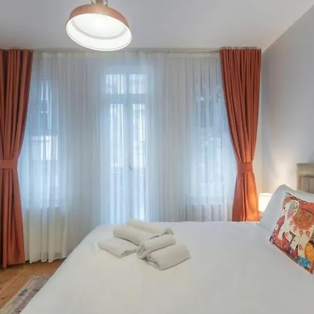 Apartament 4-story Gem In Cihangir - 5 Bedroom & Cute Rooftop