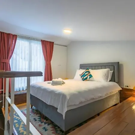 4-story Gem In Cihangir - 5 Bedroom & Cute Rooftop Apartament