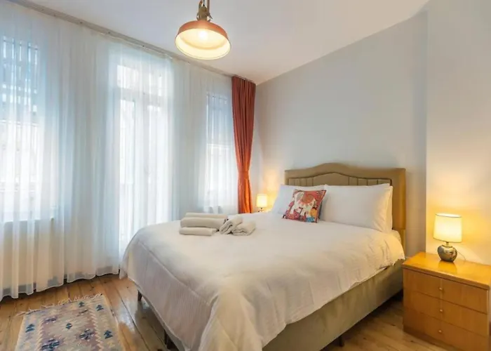 Apartamento 4-story Gem In Cihangir - 5 Bedroom & Cute Rooftop *