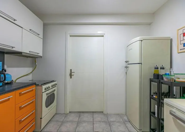 4-story Gem In Cihangir - 5 Bedroom & Cute Rooftop Apartamento Estambul