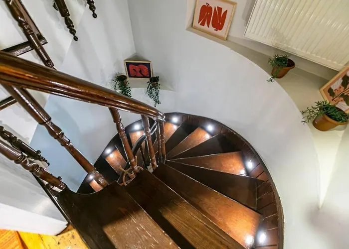 4-story Gem In Cihangir - 5 Bedroom & Cute Rooftop Apartamento *