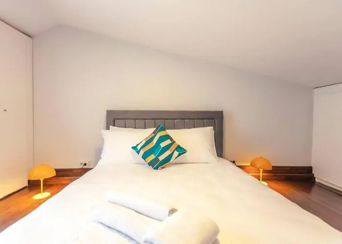 4-story Gem In Cihangir - 5 Bedroom & Cute Rooftop *