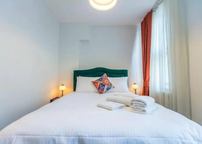 Apartamento 4-story Gem In Cihangir - 5 Bedroom & Cute Rooftop