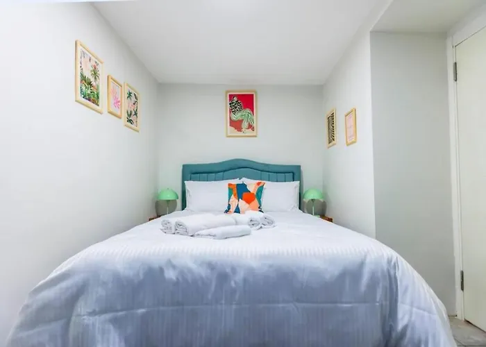 Apartamento 4-story Gem In Cihangir - 5 Bedroom & Cute Rooftop *