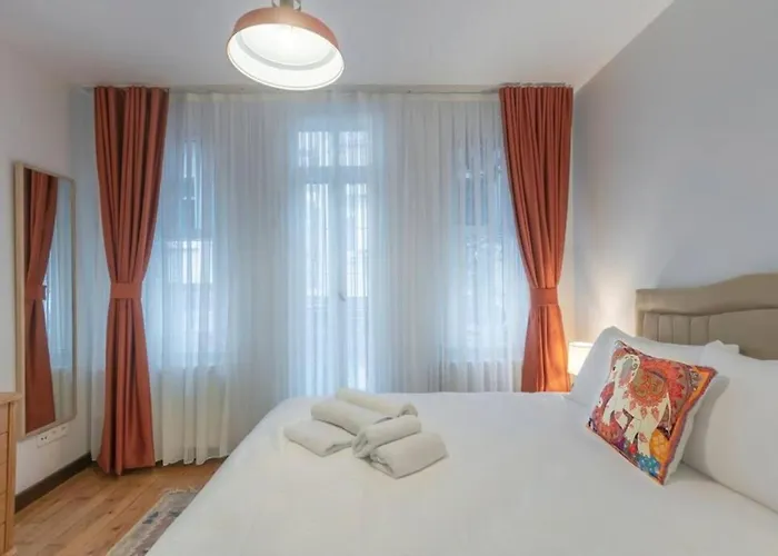 Apartamento 4-story Gem In Cihangir - 5 Bedroom & Cute Rooftop