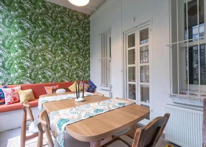 4-story Gem In Cihangir - 5 Bedroom & Cute Rooftop *