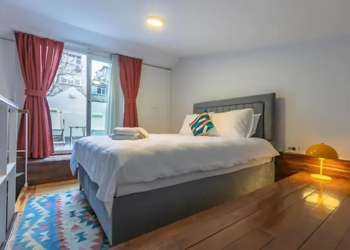 4-story Gem In Cihangir - 5 Bedroom & Cute Rooftop *