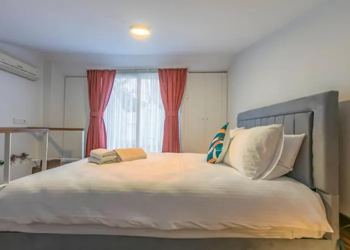 4-story Gem In Cihangir - 5 Bedroom & Cute Rooftop *