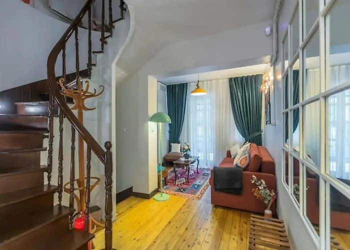 Apartamento 4-story Gem In Cihangir - 5 Bedroom & Cute Rooftop *